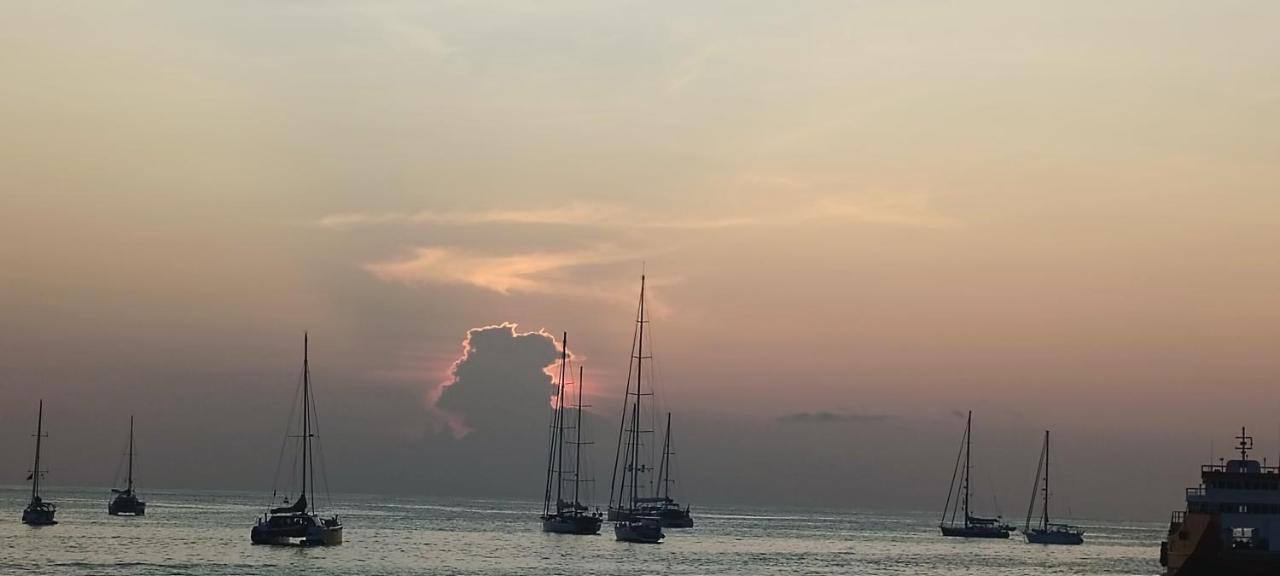 Mantarraya Bed & Breakfast ปูแอร์โต บาเกริโซ โมเรโน ภายนอก รูปภาพ